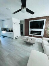 872 NW 16th Terrace in Fort Lauderdale, FL - Foto de edificio - Building Photo