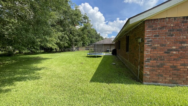 11631 Hallmark Dr in Baton Rouge, LA - Foto de edificio - Building Photo