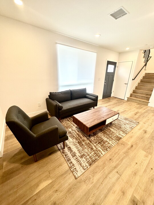 1543 W 37th Pl, Unit 1543 w 37th Pl in Los Angeles, CA - Foto de edificio