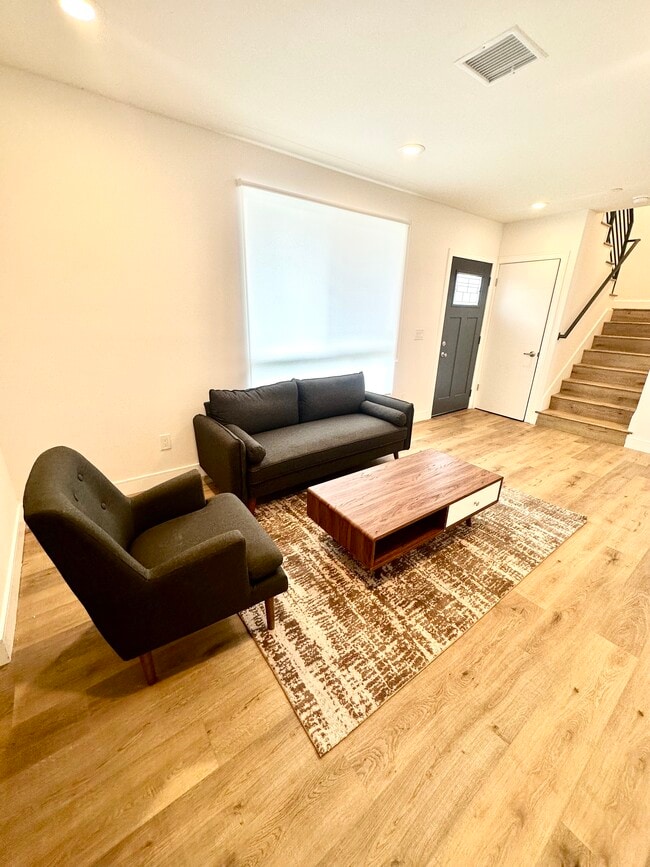 1543 W 37th Pl, Unit 1543 w 37th Pl