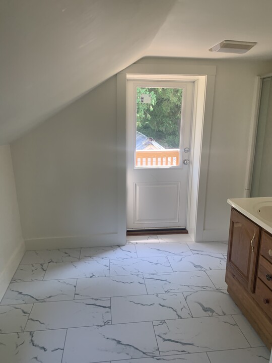 2 Old Sunderland Rd, Unit 2 in Montague, MA - Building Photo