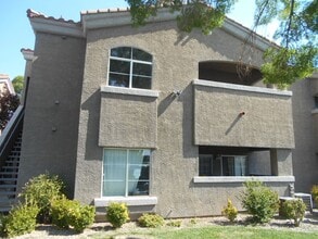 5525 W Flamingo Rd in Las Vegas, NV - Building Photo - Building Photo