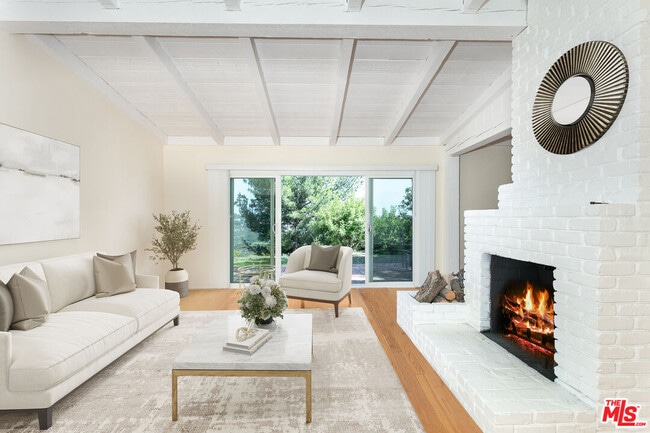 2536 Roscomare Rd in Los Angeles, CA - Building Photo - Building Photo