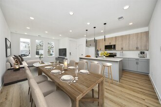 5201 Fairchild St in Houston, TX - Building Photo - Building Photo