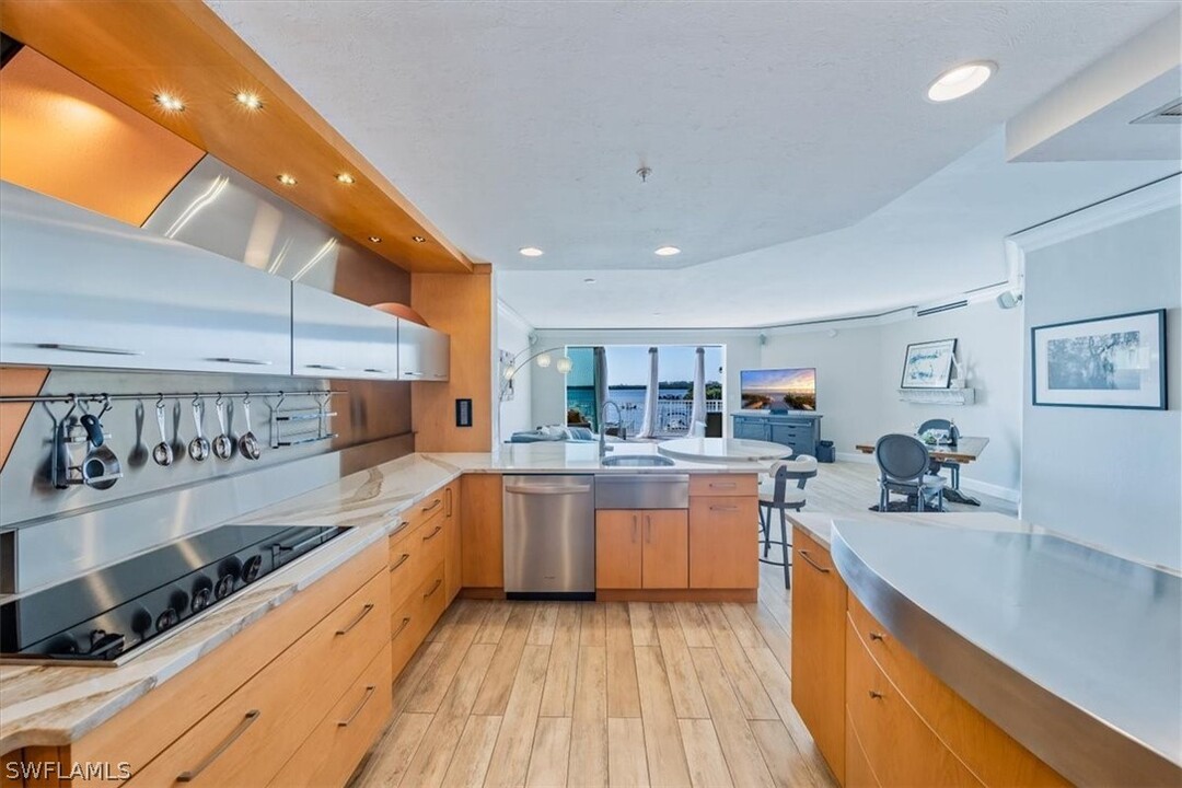 4975 Bonita Beach Rd SE in Bonita Springs, FL - Building Photo