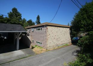 5920 Fauntleroy Way SW in Seattle, WA - Building Photo - Building Photo