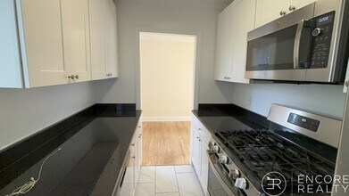 72 Saint Paul St, Unit 3 in Brookline, MA - Building Photo - Building Photo