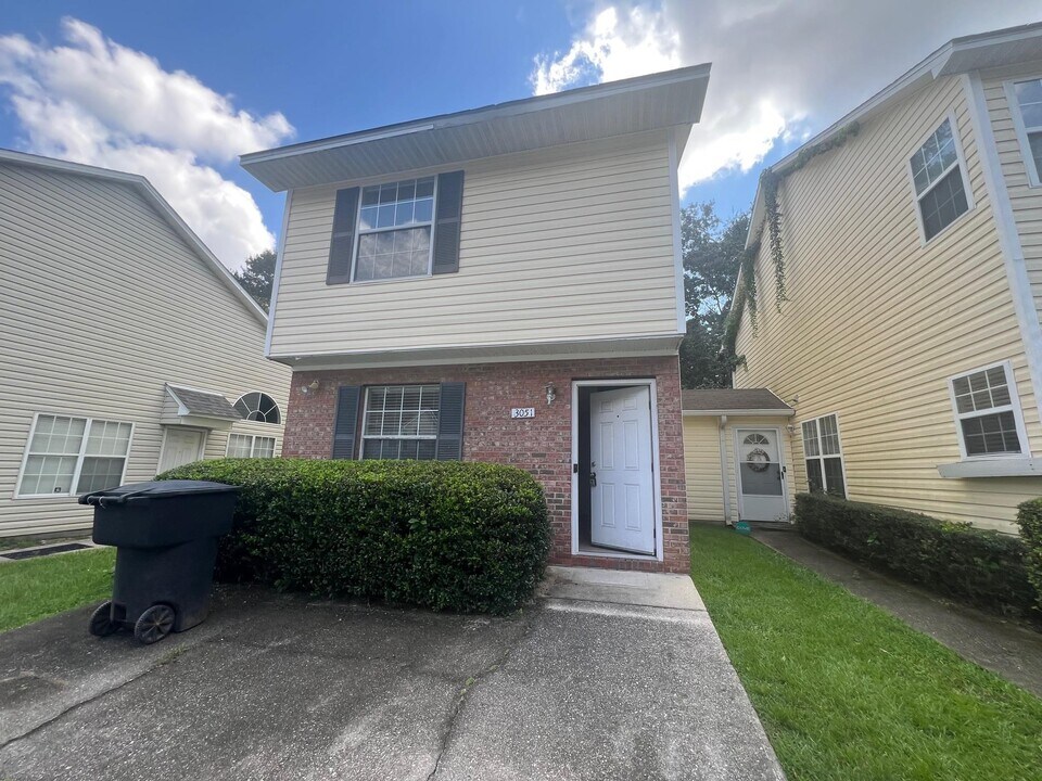 3051 Camelliawood Cir E in Tallahassee, FL - Building Photo
