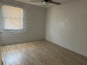 1940 W University Dr, Unit 105 in Mesa, AZ - Building Photo - Building Photo