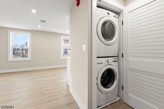 136 Elm St-Unit -603 in Newark, NJ - Building Photo - Building Photo