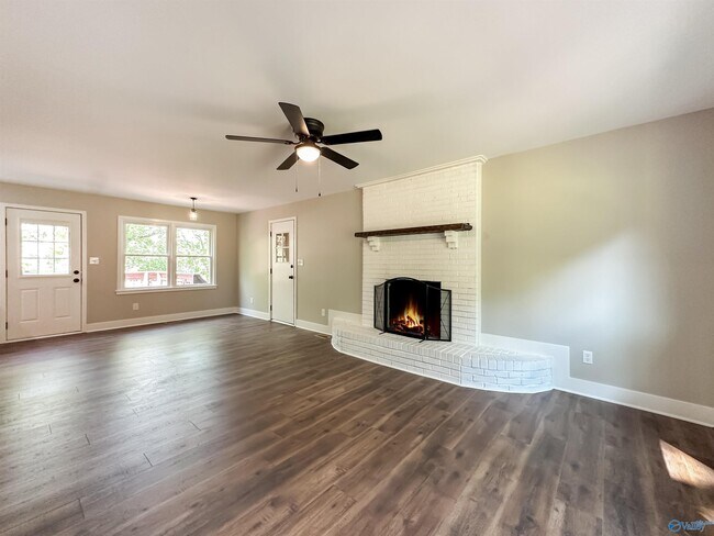 11210 Mountain Crest Dr SE in Huntsville, AL - Building Photo - Building Photo