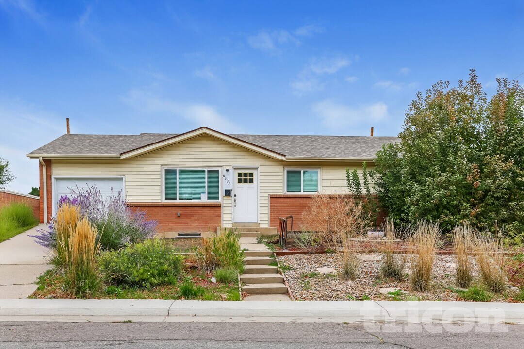 6397 Brooks Dr in Arvada, CO - Building Photo