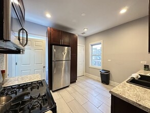 720 N Elizabeth St, Unit 2 in Chicago, IL - Foto de edificio - Building Photo