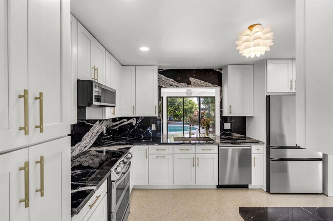 4408 Monroe St in Hollywood, FL - Building Photo - Building Photo