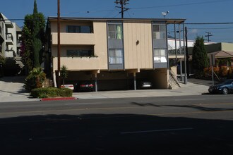 2313 Montrose Ave in Montrose, CA - Building Photo - Building Photo