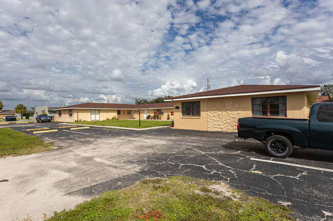 2935 SE 15th Pl in Cape Coral, FL - Building Photo - Building Photo