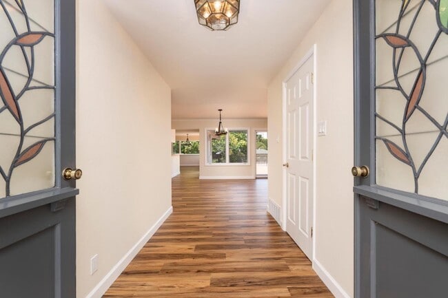 1394 Manzanita Dr in Millbrae, CA - Building Photo - Building Photo