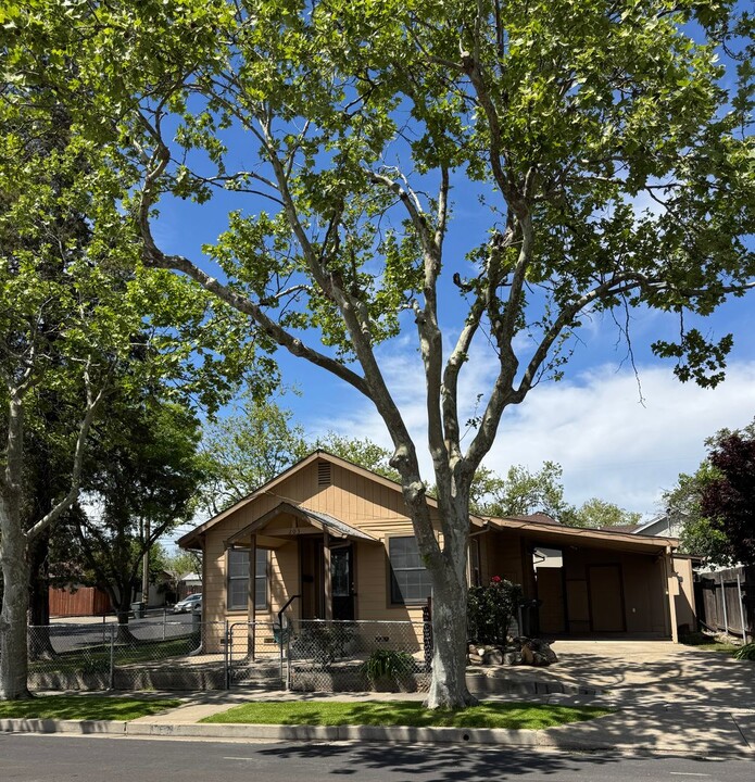 203 Tahoe Ave in Roseville, CA - Building Photo