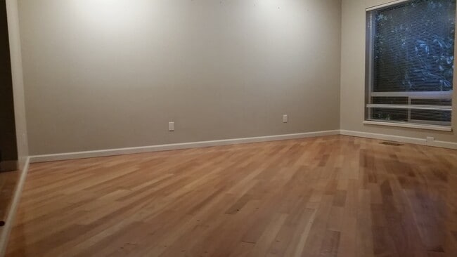 16640 SE 17th St in Bellevue, WA - Building Photo - Building Photo