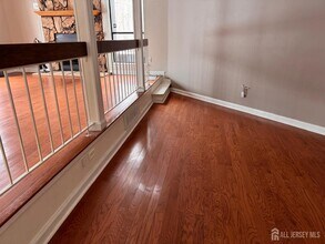 276 Westgate Dr in Edison, NJ - Building Photo - Building Photo