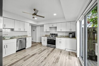 6165 Old Court Rd in Boca Raton, FL - Building Photo - Building Photo