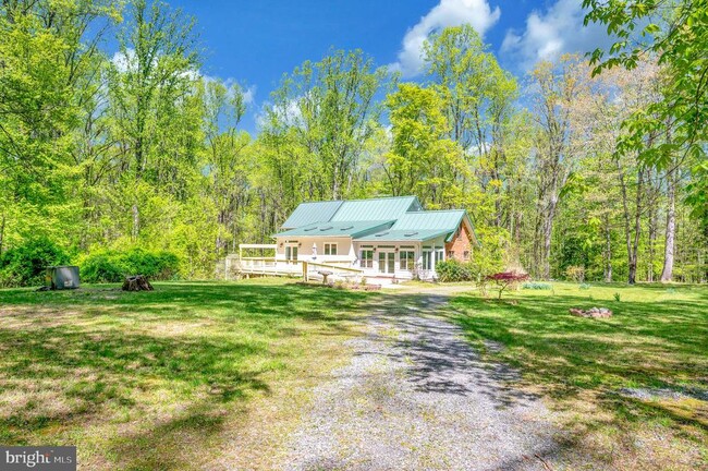 8295 Caledon Rd in King George, VA - Foto de edificio - Building Photo