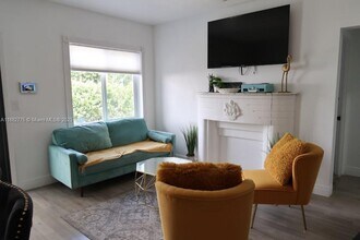 1336 NW 38th St in Miami, FL - Building Photo - Building Photo