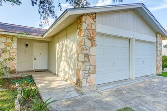 7507 Echo Trail in San Antonio, TX - Building Photo - Building Photo