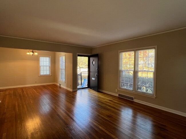 4322 Northwest Dr in Des Moines, IA - Foto de edificio - Building Photo