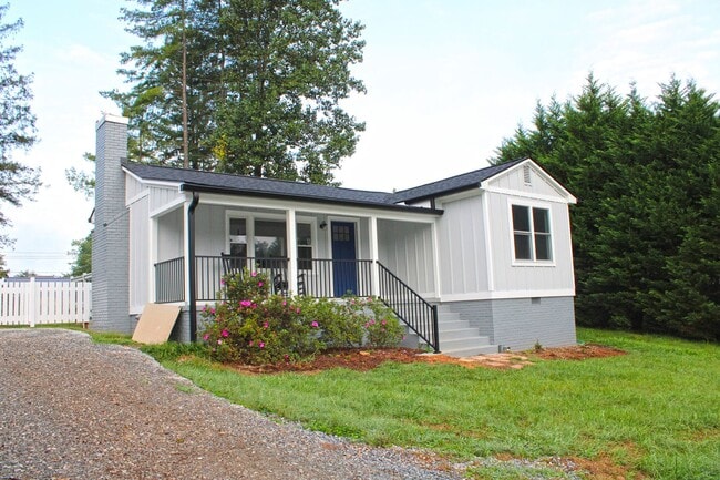 222 Ashworth Ave in Brevard, NC - Building Photo - Building Photo