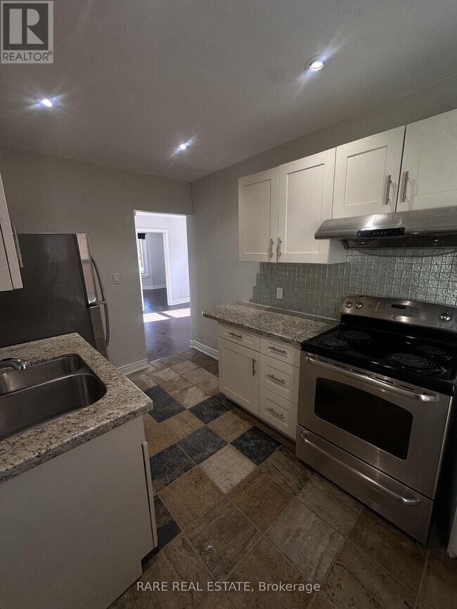 196 Robert St in Toronto, ON - Building Photo - Building Photo