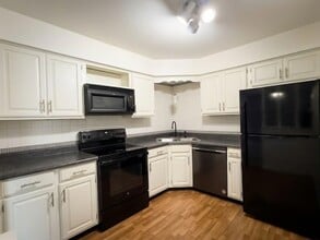 2003 W 45th St, Unit 207 in Highland, IN - Building Photo - Building Photo