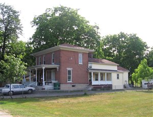 110 Gilbert St in Leroy, NY - Foto de edificio