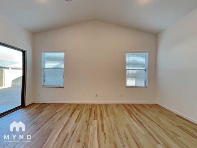 7918 N 79th Ave in Glendale, AZ - Foto de edificio - Building Photo