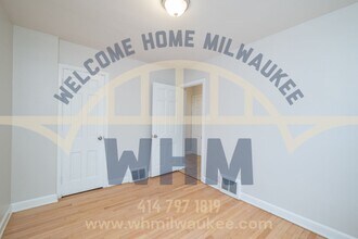 3254 S Kinnickinnic Ave in Milwaukee, WI - Building Photo - Building Photo