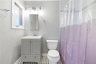 132 Bennett St, Unit Bennett in Bridgeport, CT - Building Photo - Building Photo