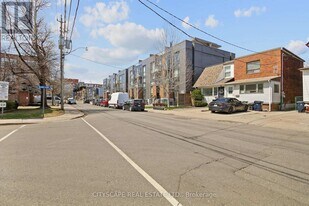 370 Wallace Ave in Toronto, ON - Building Photo