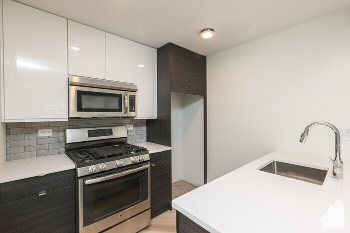 939 W Grace St-Unit -H101 in Chicago, IL - Building Photo