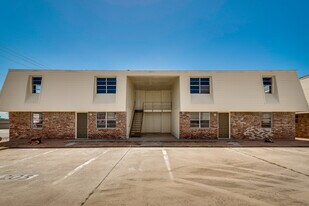 825 Tehuacana Hwy in Mexia, TX - Building Photo