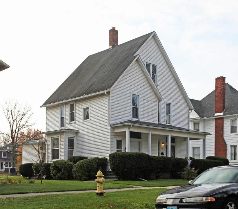 1127 Buckland Ave in Fremont, OH - Building Photo