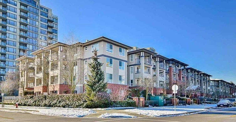 Kensington Court in Richmond, BC - Building Photo