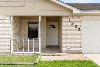 1322 Dorsetshire Dr in Pasadena, TX - Building Photo - Building Photo
