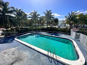 2175 NE 170th St in North Miami Beach, FL - Building Photo - Building Photo