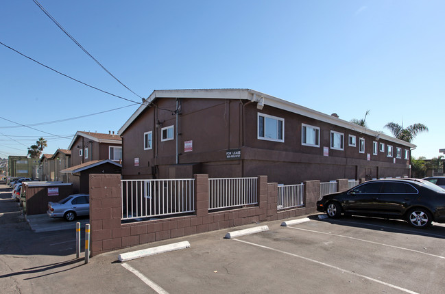 Grand Avenue Apartments in San Diego, CA - Building Photo - Building Photo