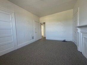 5106 Baum Blvd in Pittsburgh, PA - Building Photo - Building Photo