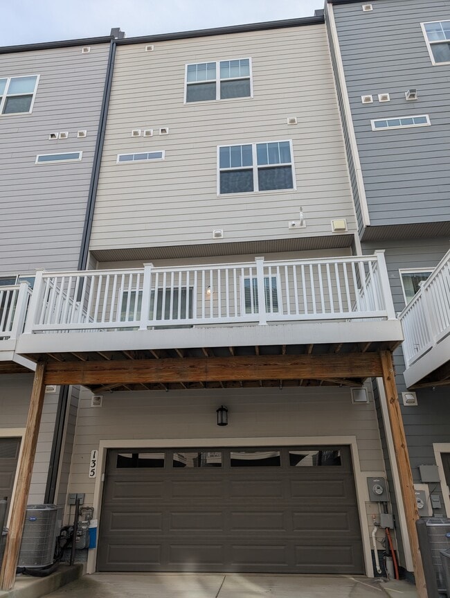 135 Dickenson Dr in Gaithersburg, MD - Building Photo - Building Photo
