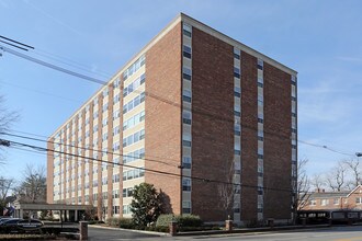 Hanover Towers Condominium in Lexington, KY - Building Photo - Building Photo