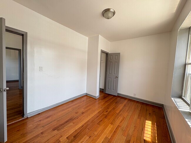 130 Stevens Ave, Unit 2 in Jersey City, NJ - Building Photo - Building Photo