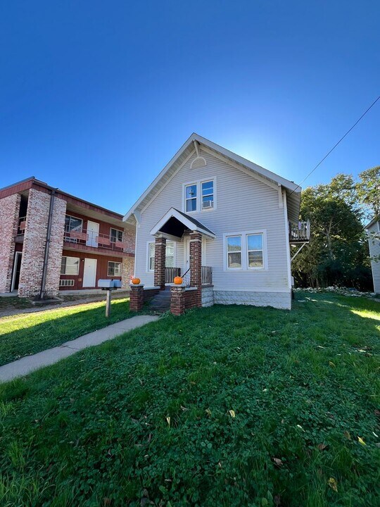 415 Washington St in Eau Claire, WI - Building Photo