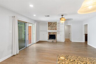 2824 Palm Cir E in Galveston, TX - Foto de edificio - Building Photo